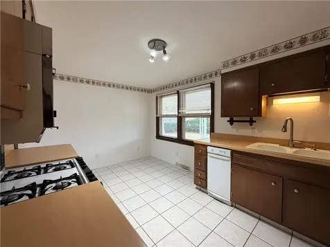 10 Stoneham Drive Woonsocket RI 02895