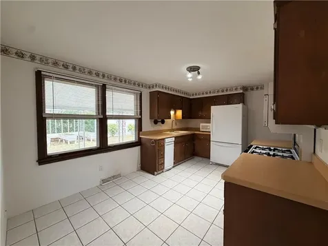 10 Stoneham Drive Woonsocket RI 02895