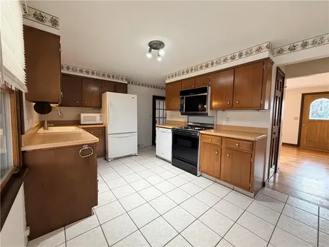 10 Stoneham Drive Woonsocket RI 02895