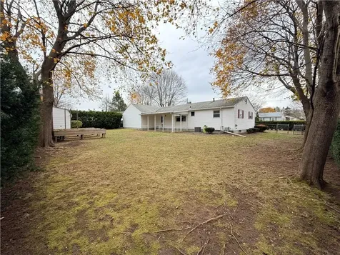 10 Stoneham Drive Woonsocket RI 02895