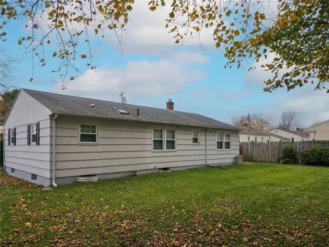 110 Crest Drive Pawtucket RI 02861