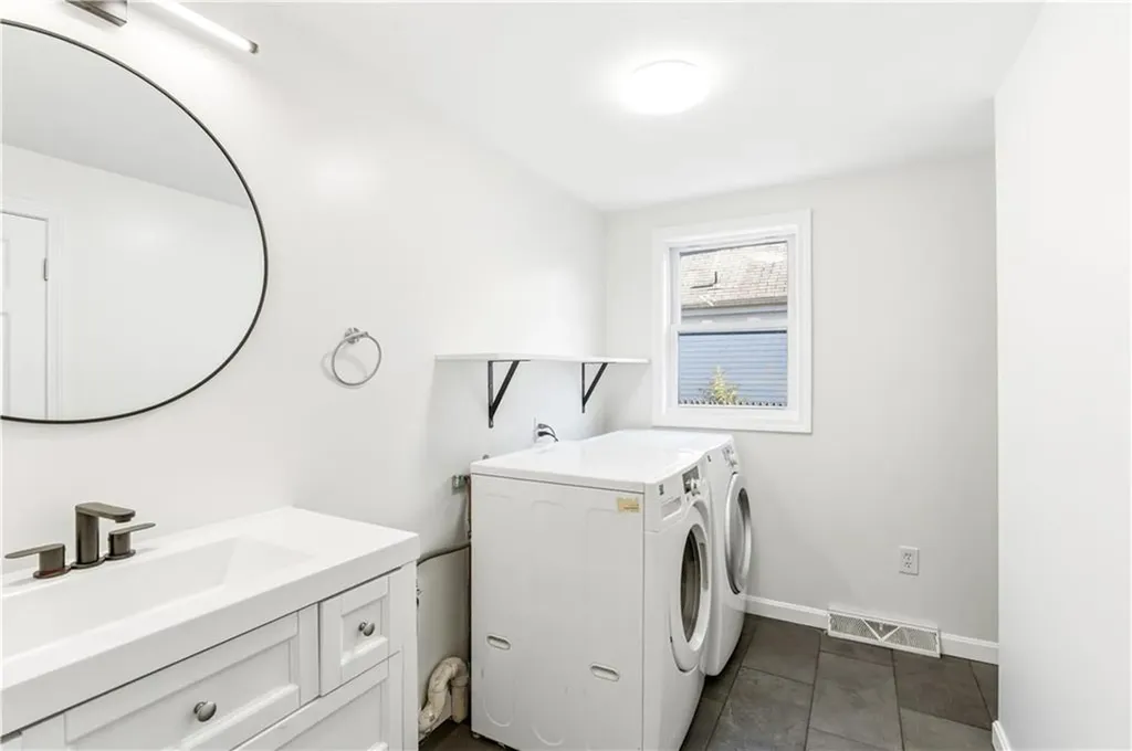 123 Payton Avenue Warwick RI 02889