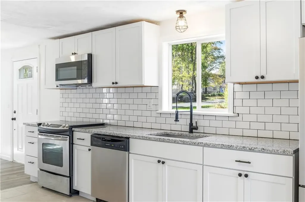 123 Payton Avenue Warwick RI 02889