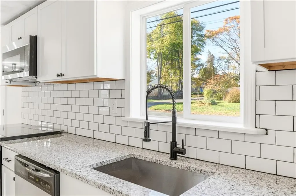 123 Payton Avenue Warwick RI 02889