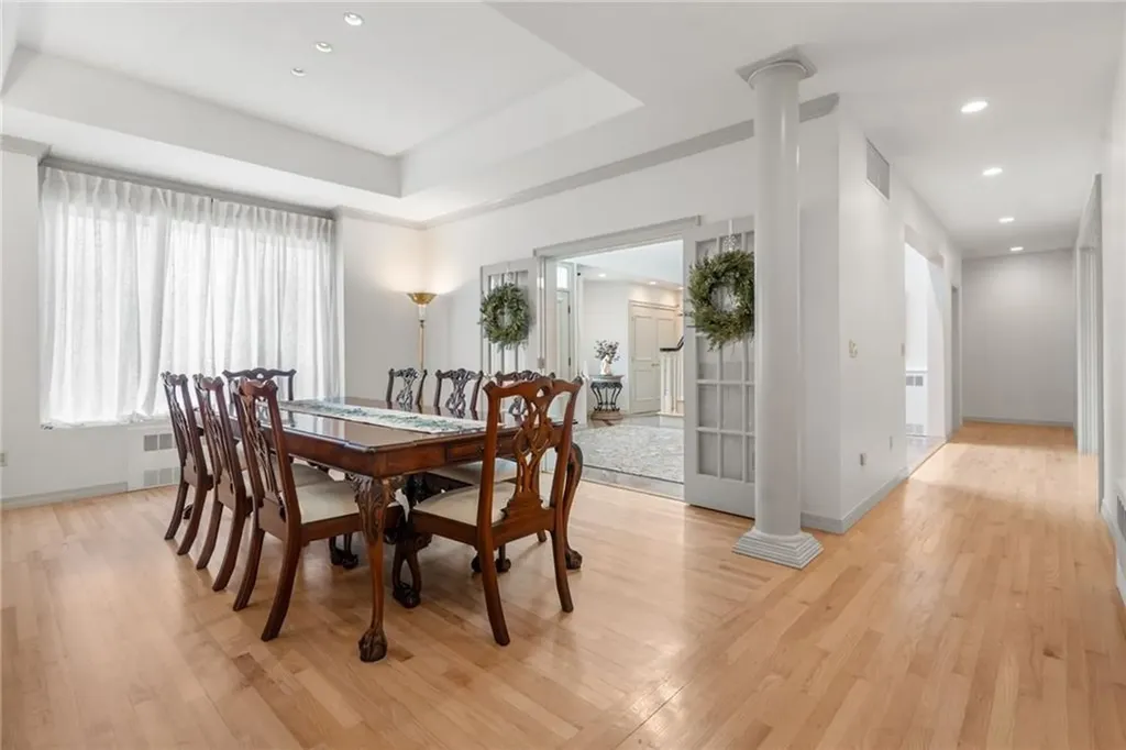 7 Oak Tree Lane Cranston RI 02920