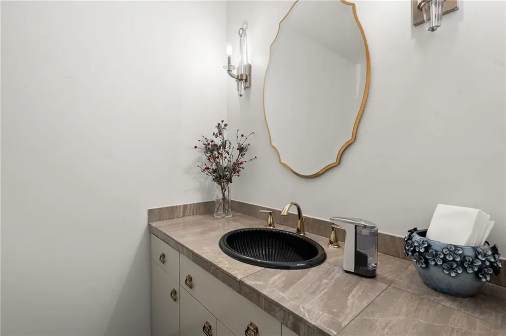 7 Oak Tree Lane Cranston RI 02920