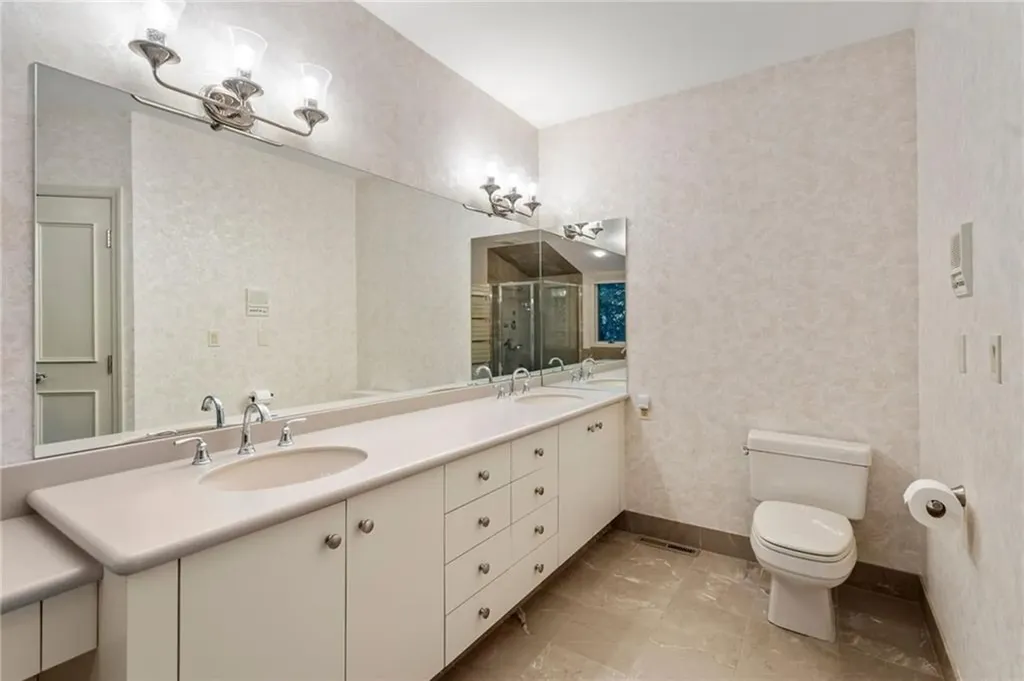 7 Oak Tree Lane Cranston RI 02920