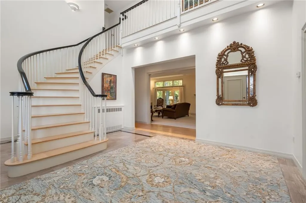 7 Oak Tree Lane Cranston RI 02920