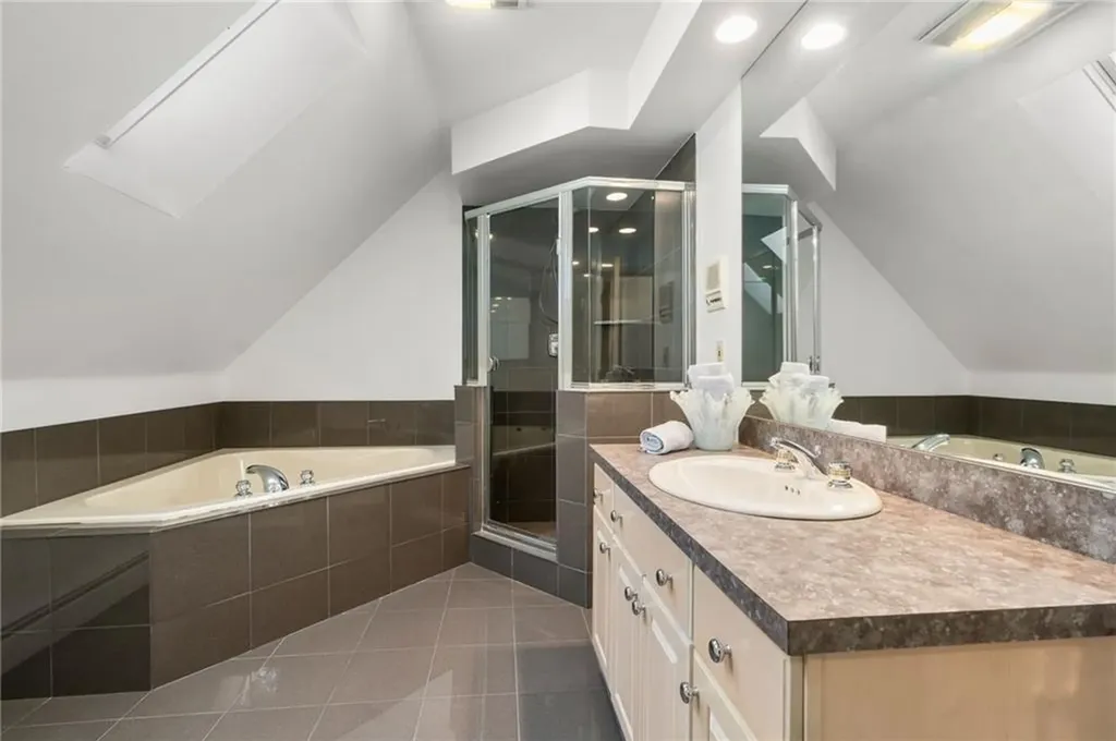 7 Oak Tree Lane Cranston RI 02920