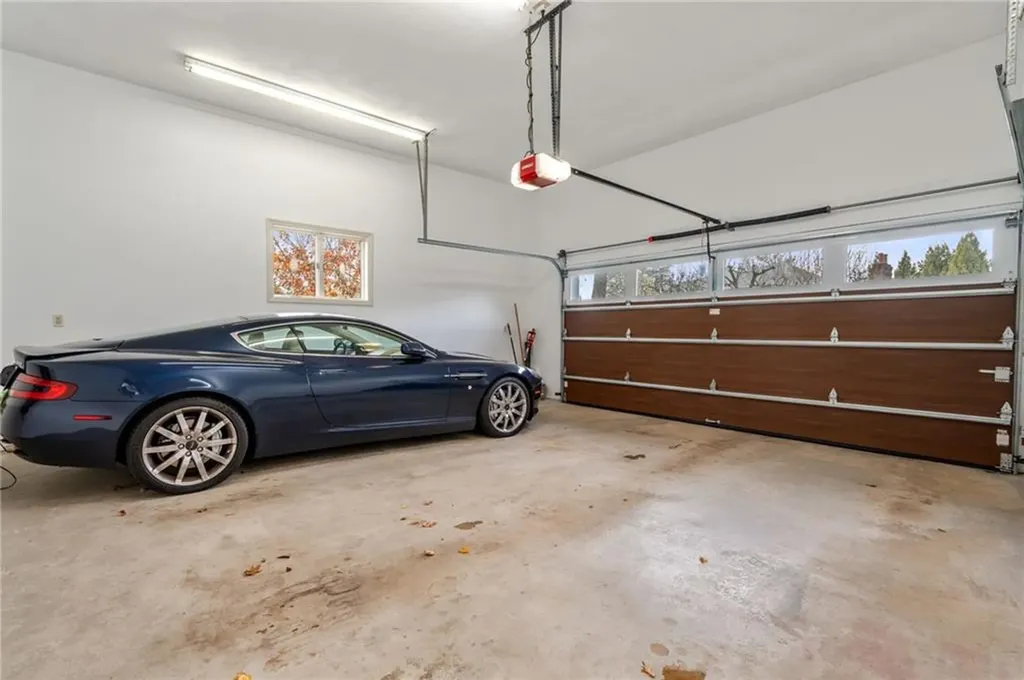 7 Oak Tree Lane Cranston RI 02920