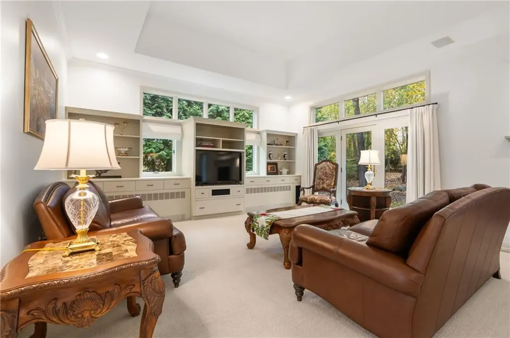 7 Oak Tree Lane Cranston RI 02920