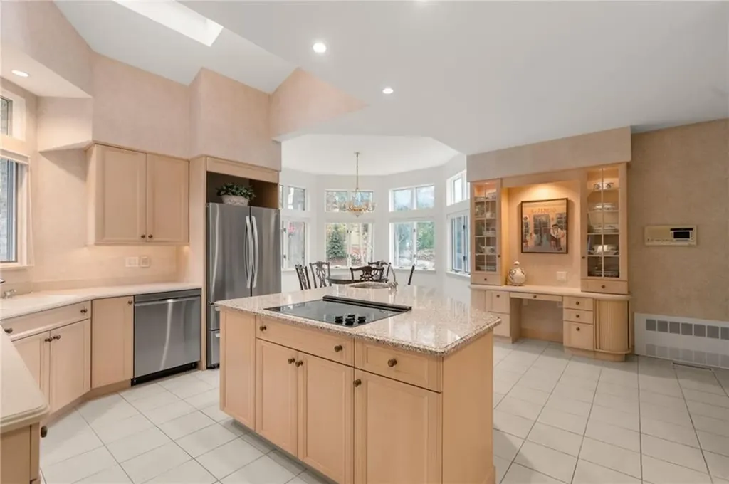 7 Oak Tree Lane Cranston RI 02920