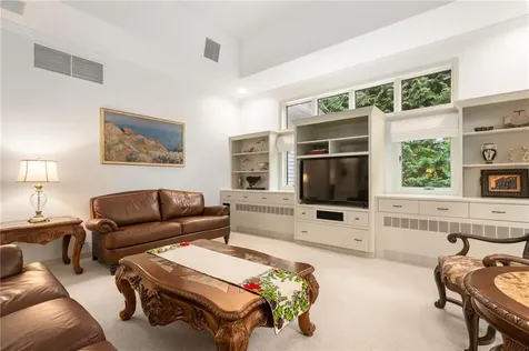 7 Oak Tree Lane Cranston RI 02920