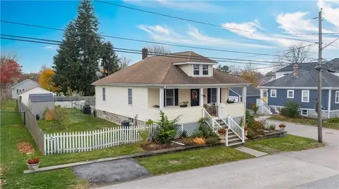 82 Charles Street Bristol RI 02809