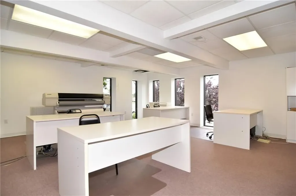 550 Main Road Tiverton RI 02878