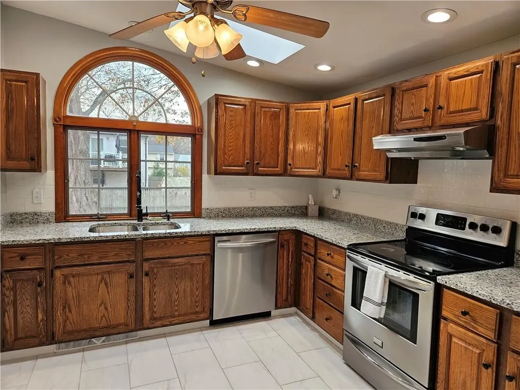 39 Damon Avenue Warwick RI 02889