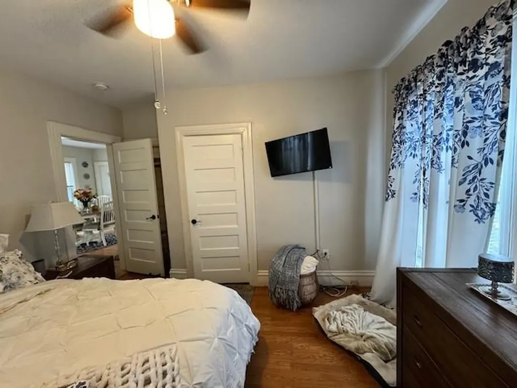 20 22 Tenth Street Providence RI 02906