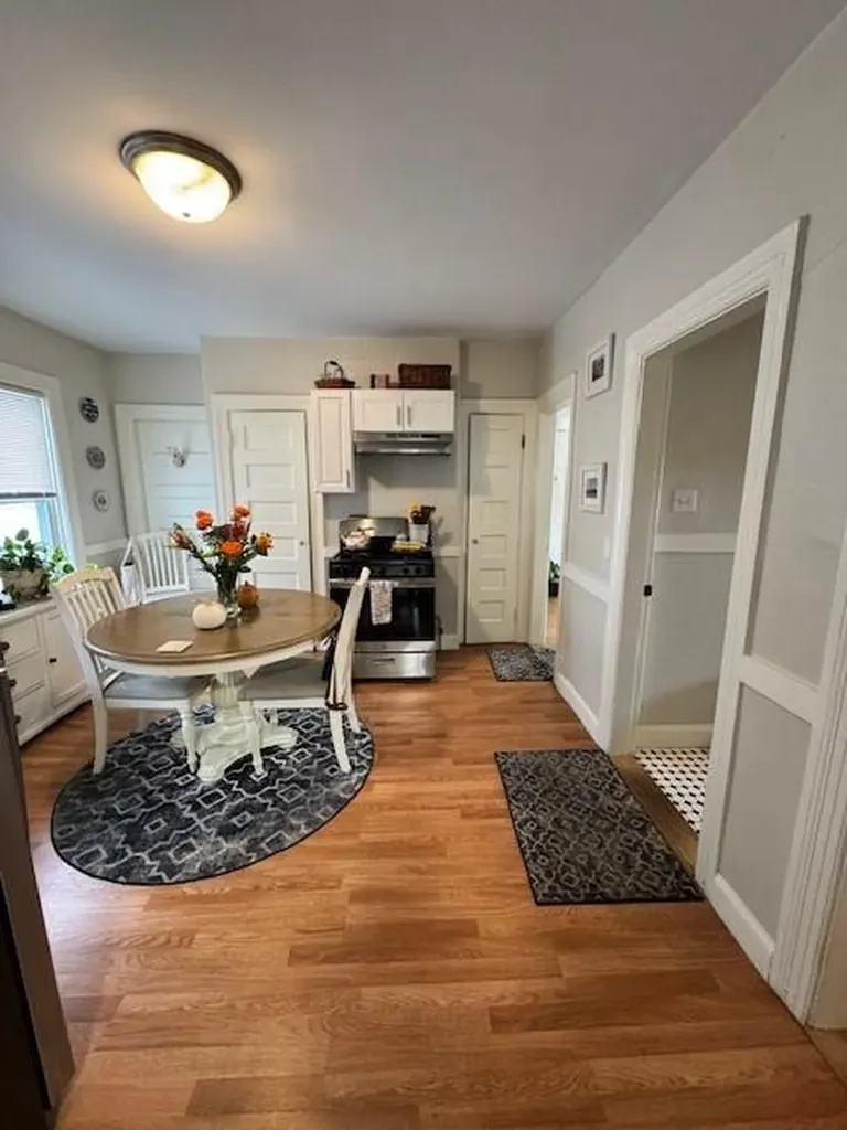 20 22 Tenth Street Providence RI 02906