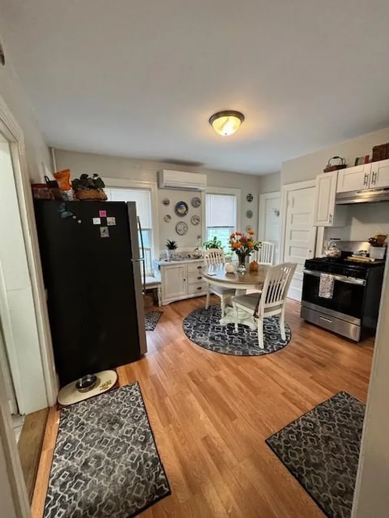20 22 Tenth Street Providence RI 02906