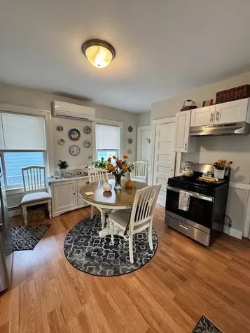 20 22 Tenth Street Providence RI 02906