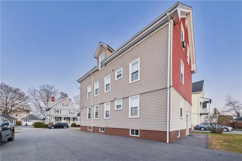 18 Glenwood Avenue Cranston RI 02910