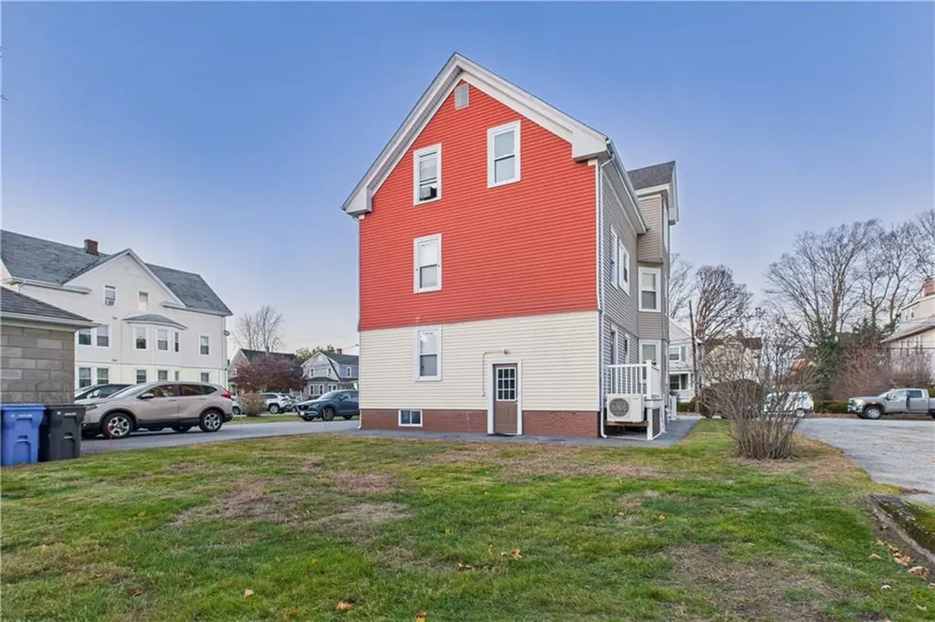 18 Glenwood Avenue Cranston RI 02910