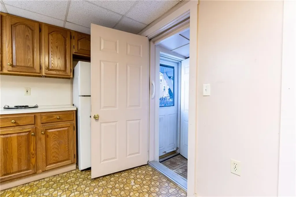 17 Warner Street Newport RI 02840