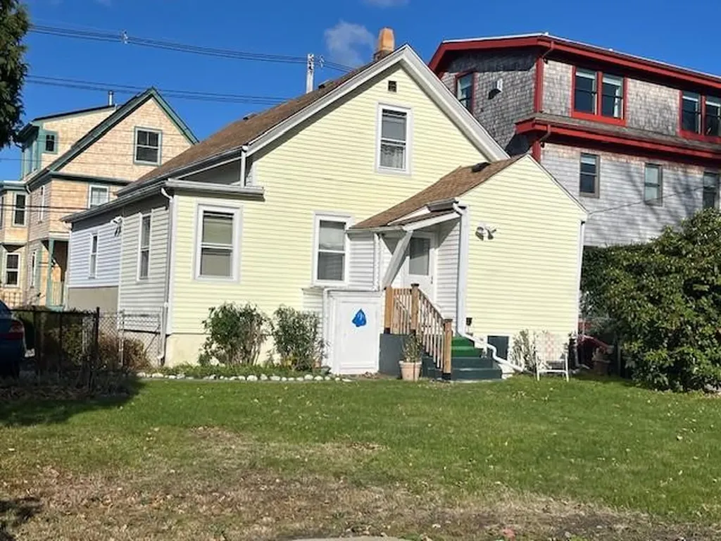 17 Warner Street Newport RI 02840