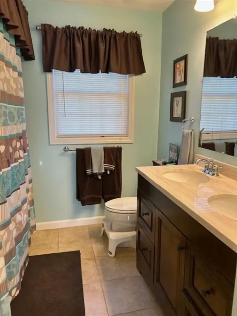 8 Byron Boulevard Warwick RI 02888