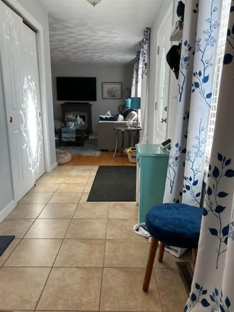 8 Byron Boulevard Warwick RI 02888