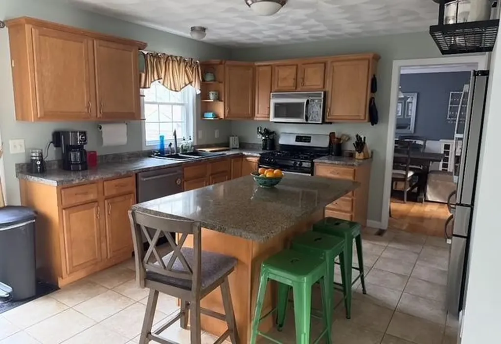 8 Byron Boulevard Warwick RI 02888