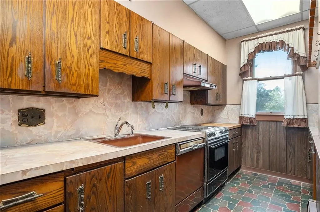 74 Highland Street Woonsocket RI 02895