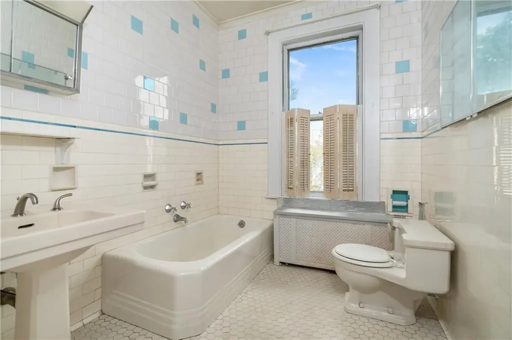 74 Highland Street Woonsocket RI 02895