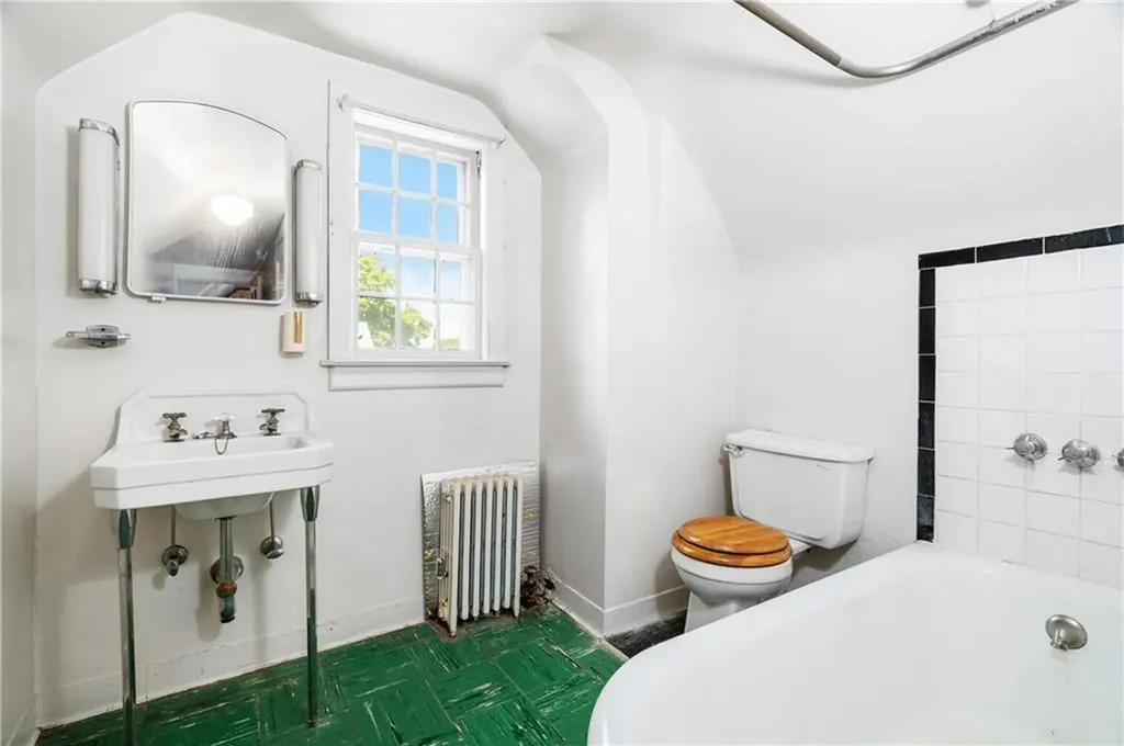 74 Highland Street Woonsocket RI 02895