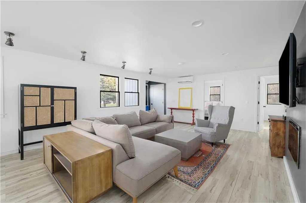 0176 Daniel Avenue Portsmouth RI 02872