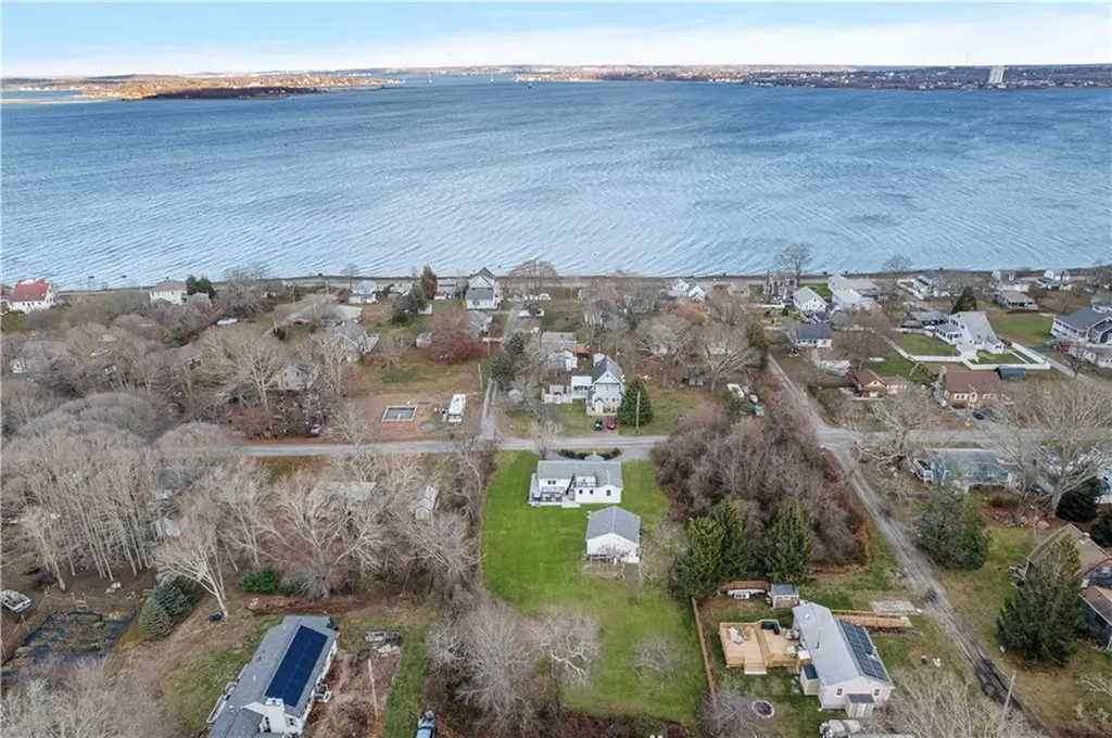 0176 Daniel Avenue Portsmouth RI 02872