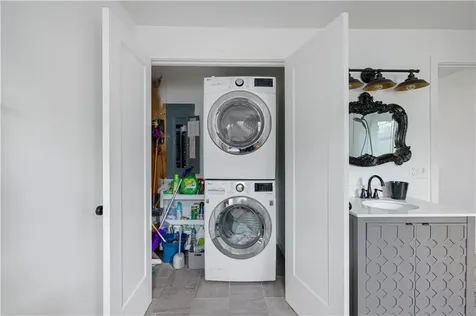 0176 Daniel Avenue Portsmouth RI 02872