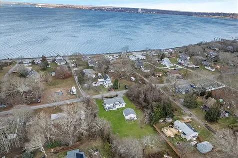 0176 Daniel Avenue Portsmouth RI 02872