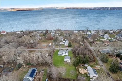 0176 Daniel Avenue Portsmouth RI 02872