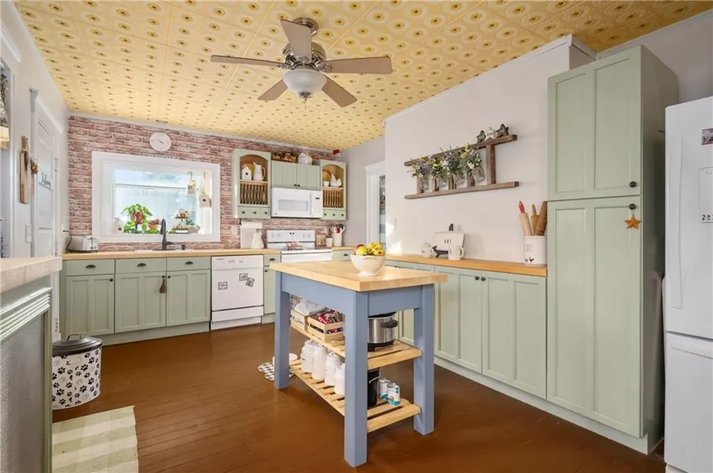 36 England Street Cumberland RI 02864