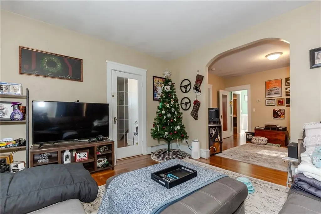 638 640 Pontiac Avenue Cranston RI 02910