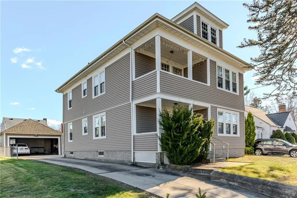 638 640 Pontiac Avenue Cranston RI 02910