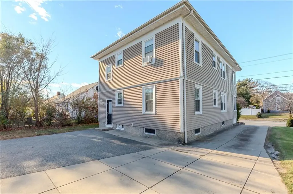 638 640 Pontiac Avenue Cranston RI 02910