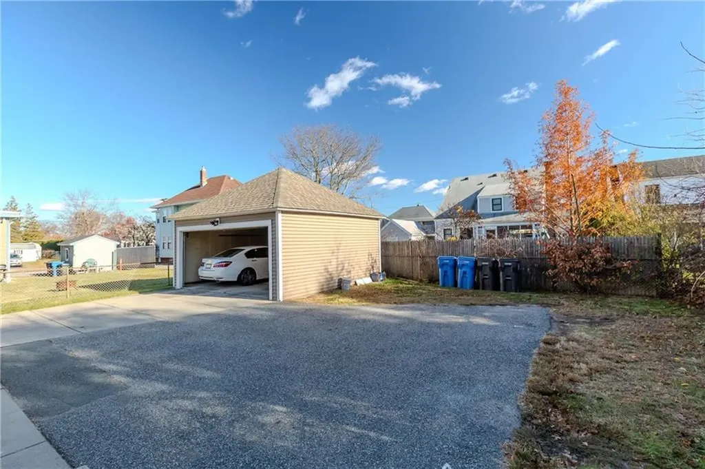 638 640 Pontiac Avenue Cranston RI 02910