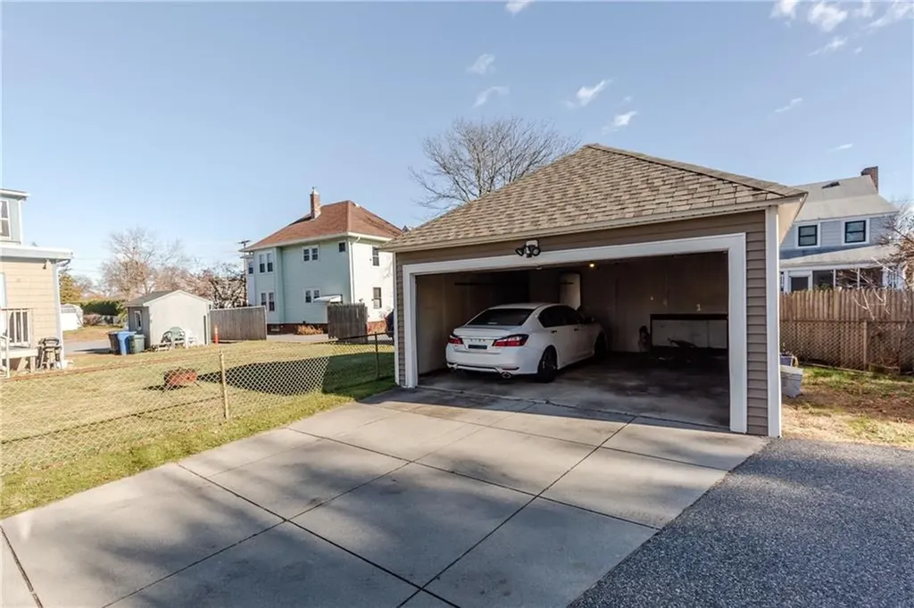 638 640 Pontiac Avenue Cranston RI 02910