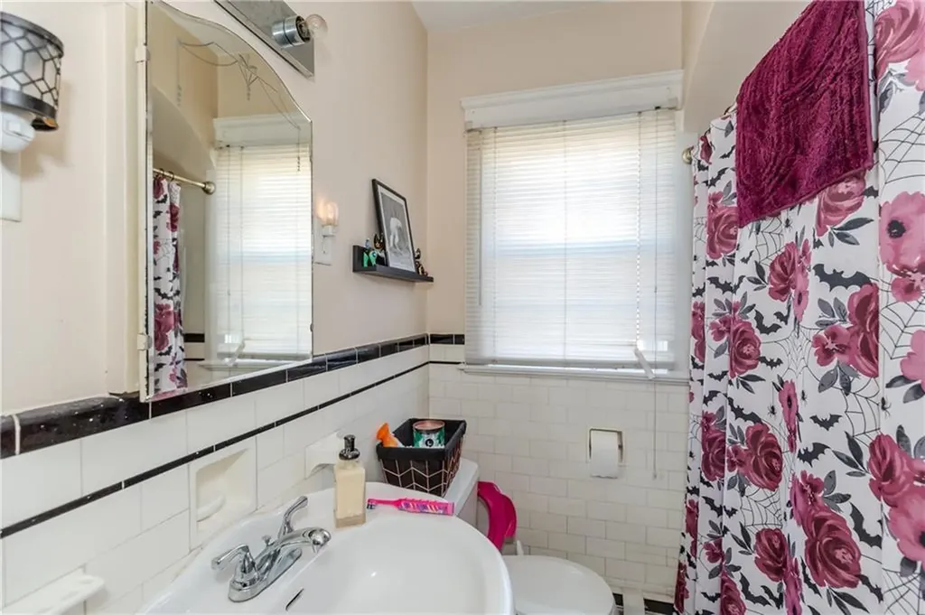 638 640 Pontiac Avenue Cranston RI 02910