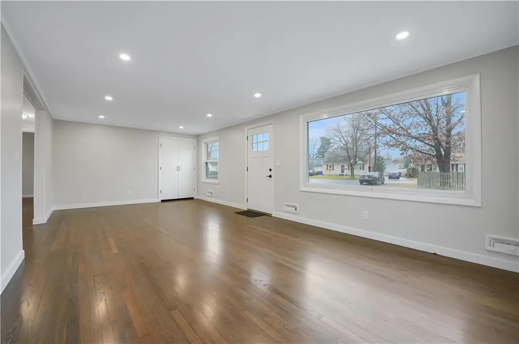 6 Hilton Avenue East Providence RI 02915