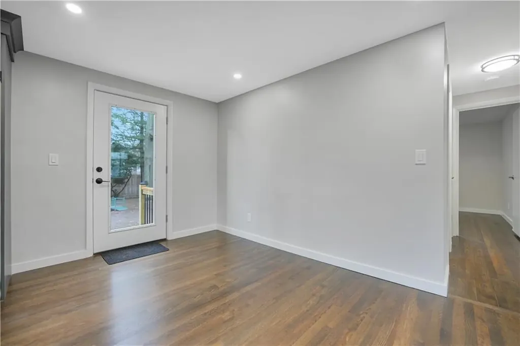 6 Hilton Avenue East Providence RI 02915