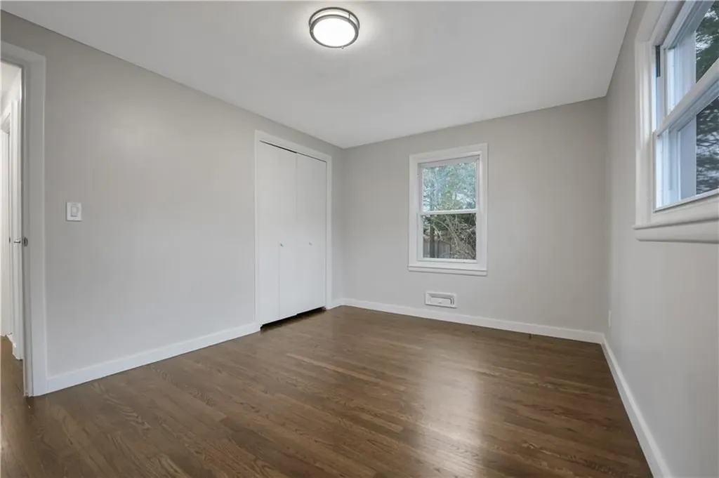 6 Hilton Avenue East Providence RI 02915