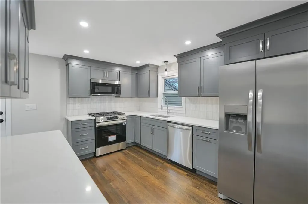 6 Hilton Avenue East Providence RI 02915